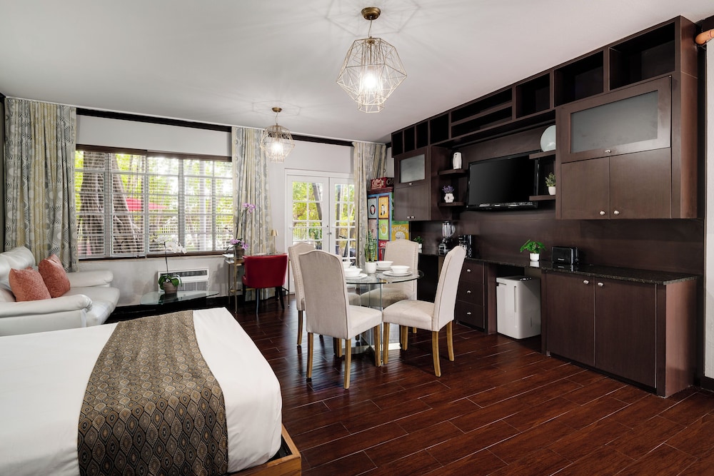 Tradewinds Apartment Hotel — Hotel rooms in Miami, Florida