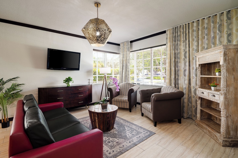 Tradewinds Apartment Hotel — Hotel rooms in Miami, Florida