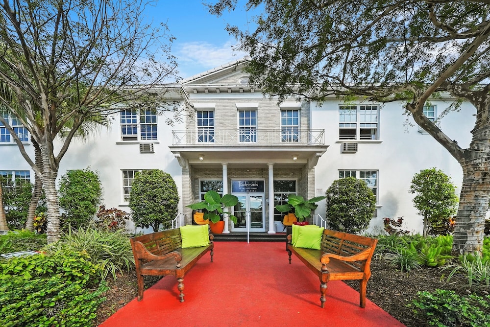 Tradewinds Apartment Hotel — Hotel building in Miami, Florida