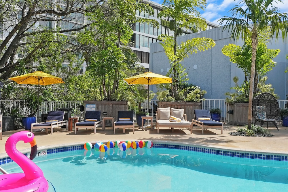 Tradewinds Apartment Hotel — Swimming pool in Miami, Florida