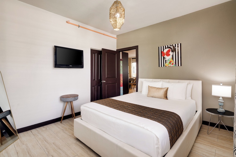 Tradewinds Apartment Hotel — Hotel rooms in Miami, Florida
