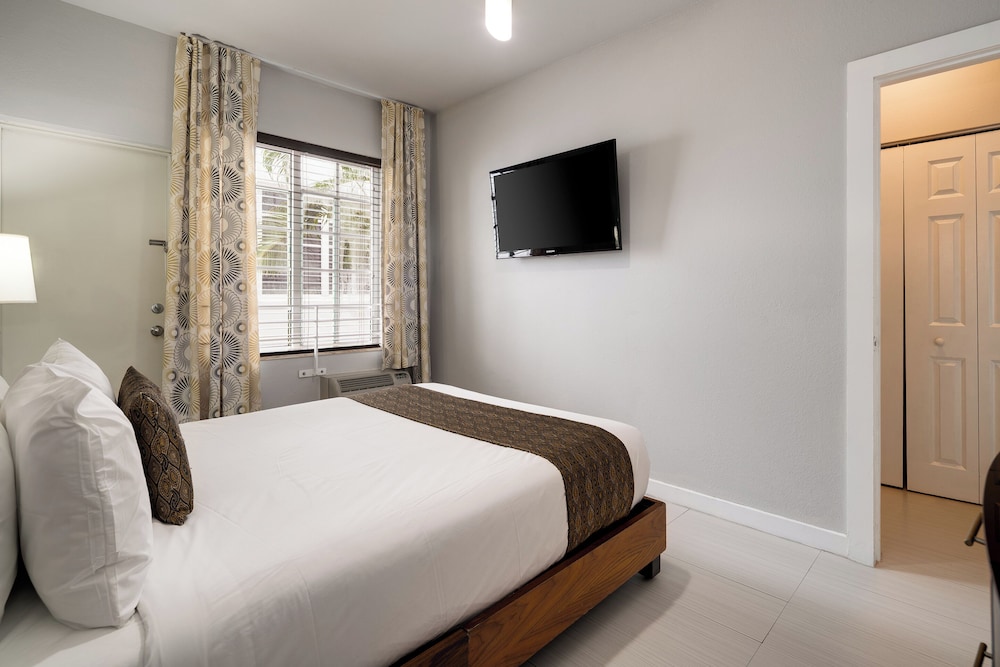 Tradewinds Apartment Hotel — Hotel rooms in Miami, Florida