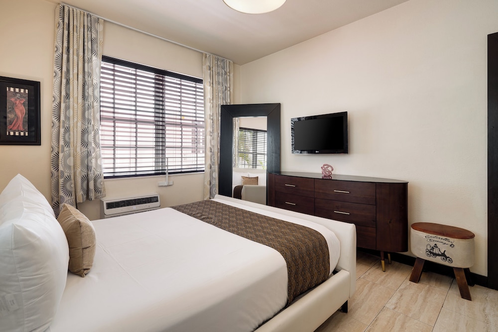 Tradewinds Apartment Hotel — Hotel rooms in Miami, Florida
