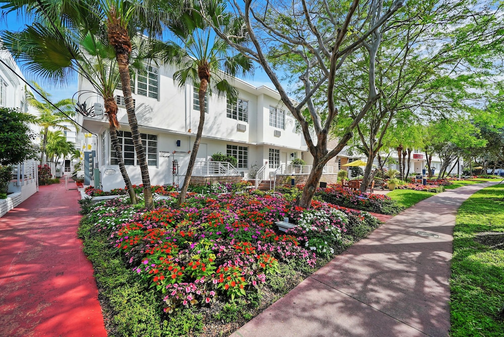 Tradewinds Apartment Hotel — Hotel building in Miami, Florida