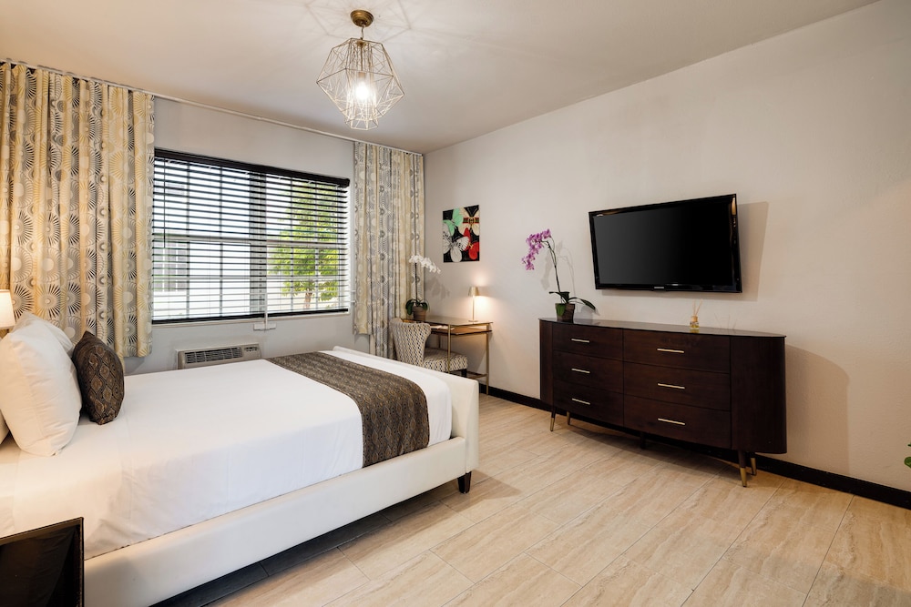 Tradewinds Apartment Hotel — Hotel rooms in Miami, Florida