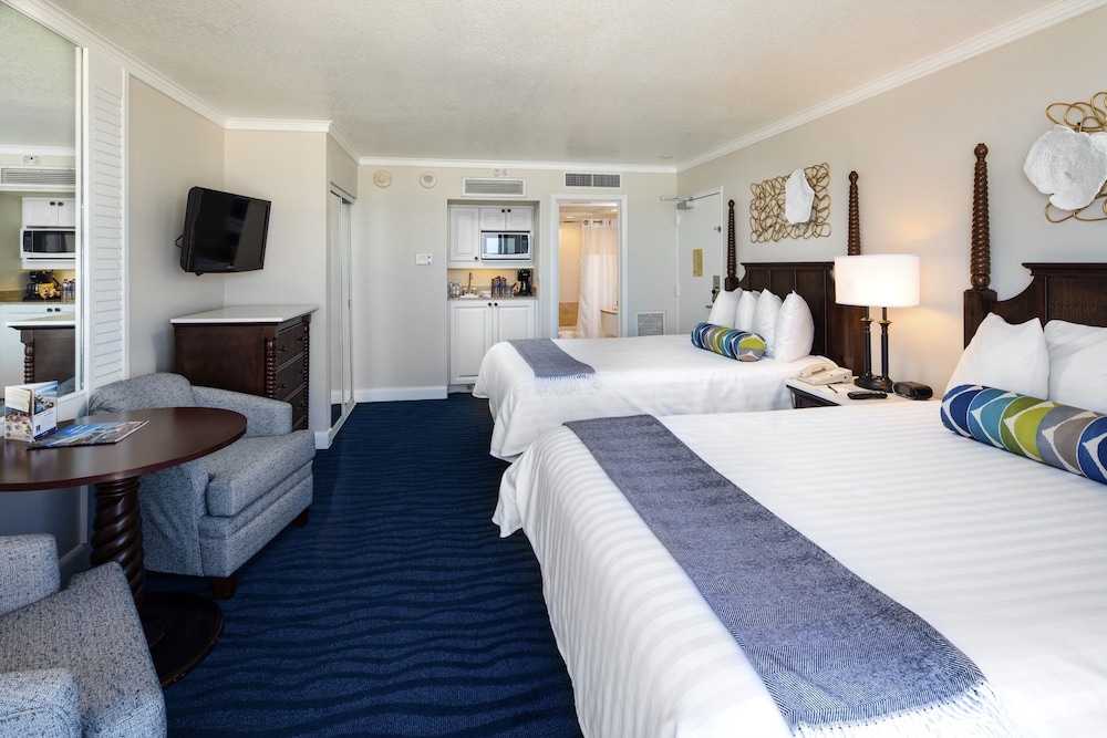 Island Grand at TradeWinds — Hotel rooms in Treasure Island, Florida