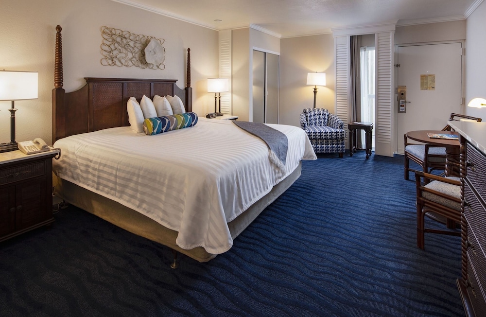 Island Grand at TradeWinds — Hotel rooms in Treasure Island, Florida