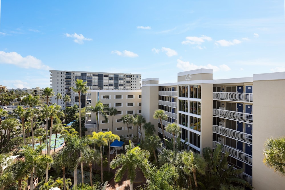 Island Grand at TradeWinds — Hotel building in Treasure Island, Florida