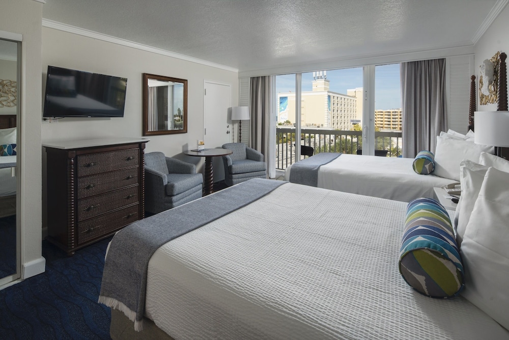 Island Grand at TradeWinds — Hotel rooms in Treasure Island, Florida
