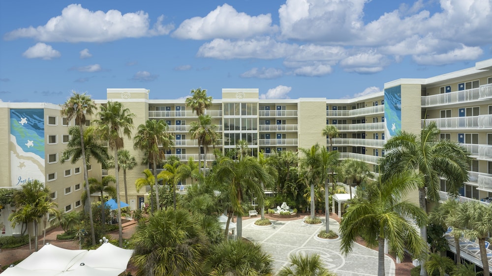 Island Grand at TradeWinds — Hotel building in Treasure Island, Florida