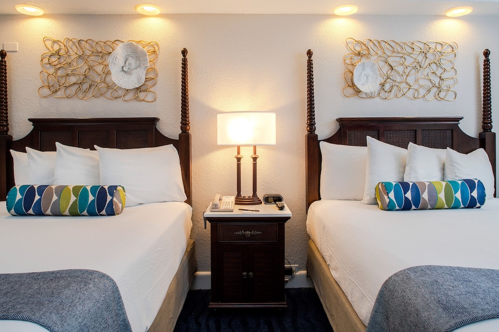 Island Grand at TradeWinds — Hotel rooms in Treasure Island, Florida
