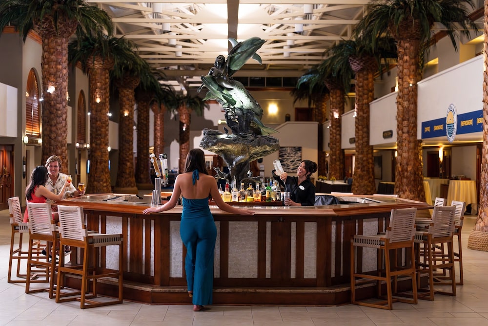 Island Grand at TradeWinds — Restaurant & bars in Treasure Island, Florida