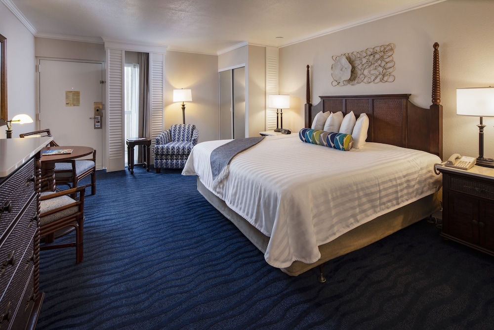 Island Grand at TradeWinds — Hotel rooms in Treasure Island, Florida