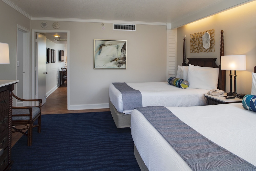 Island Grand at TradeWinds — Hotel rooms in Treasure Island, Florida
