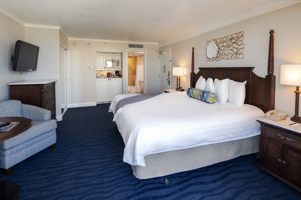 Island Grand at TradeWinds — Hotel rooms in Treasure Island, Florida
