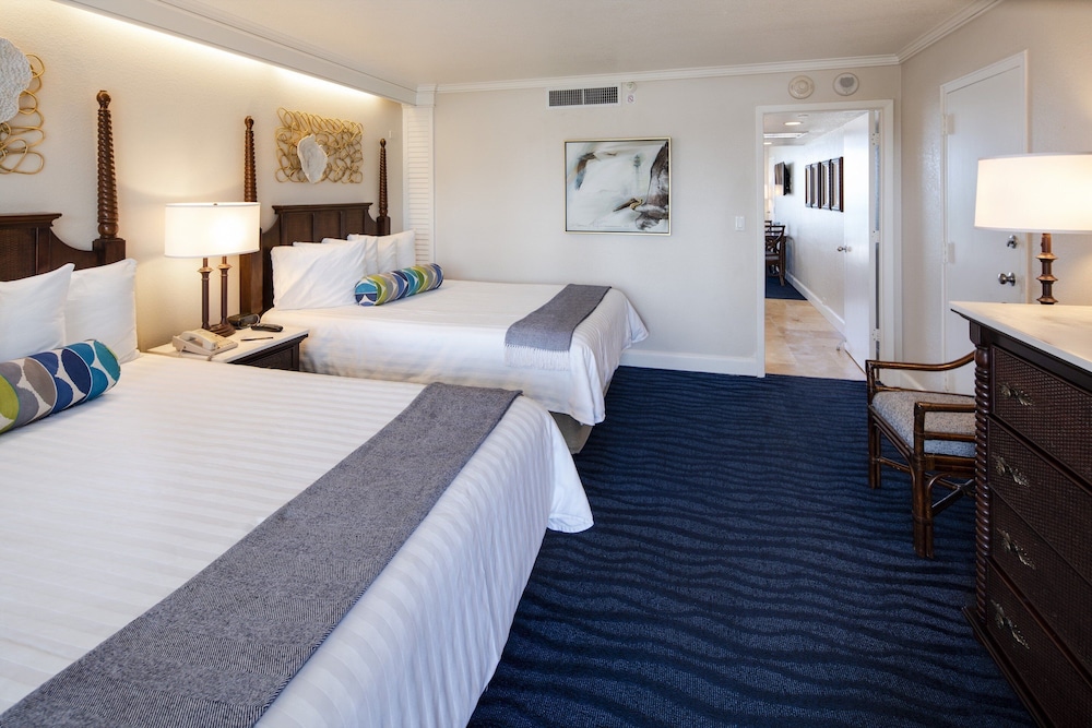 Island Grand at TradeWinds — Hotel rooms in Treasure Island, Florida