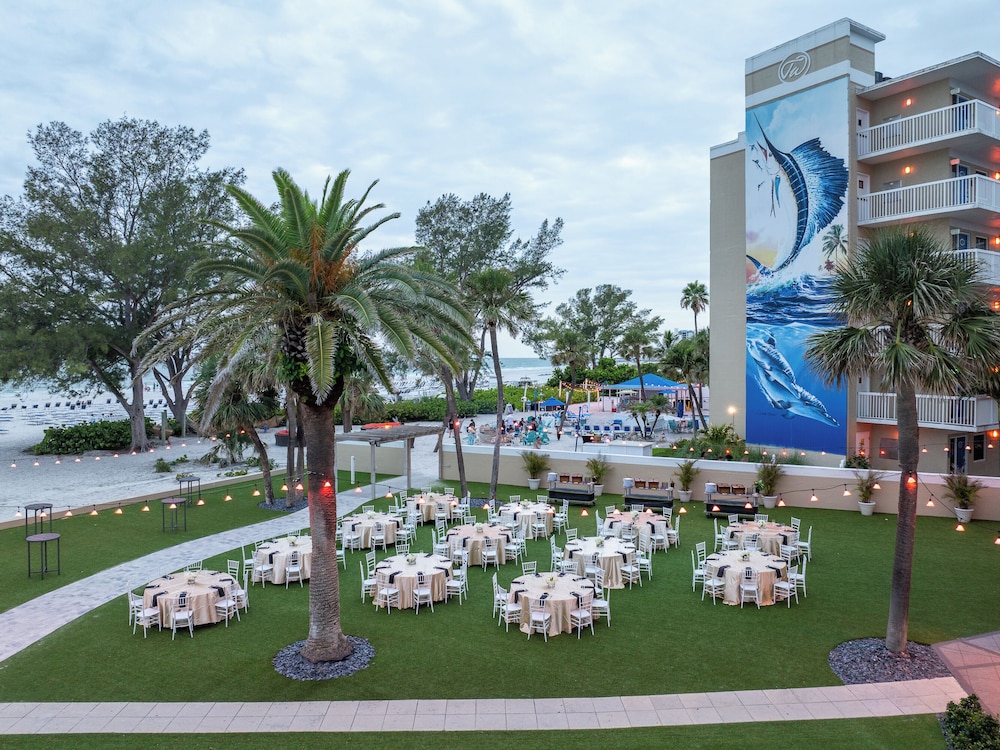 RumFish Beach at TradeWinds — Hotel building in Treasure Island, Florida