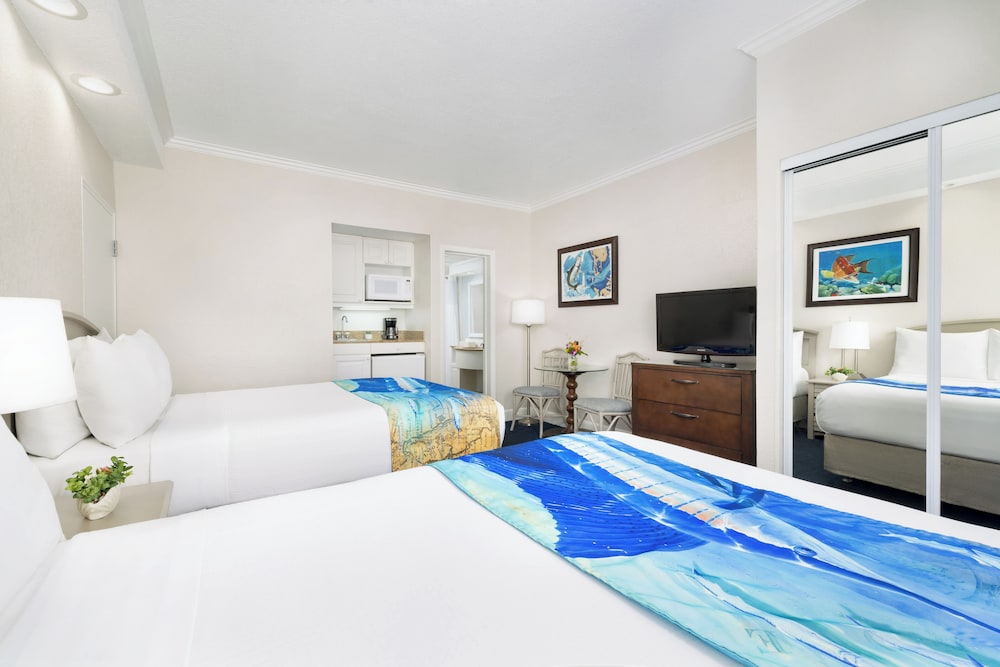 RumFish Beach at TradeWinds — Hotel rooms in Treasure Island, Florida