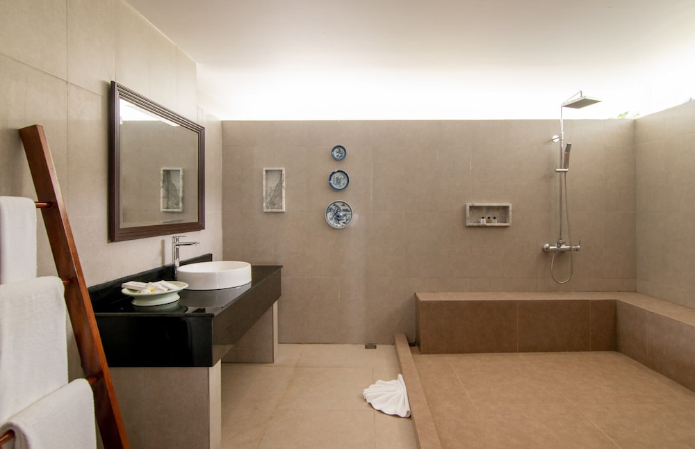 Thavorn Beach Village Resort & Spa Phuket — Hotel rooms in Kamala, Phuket Province