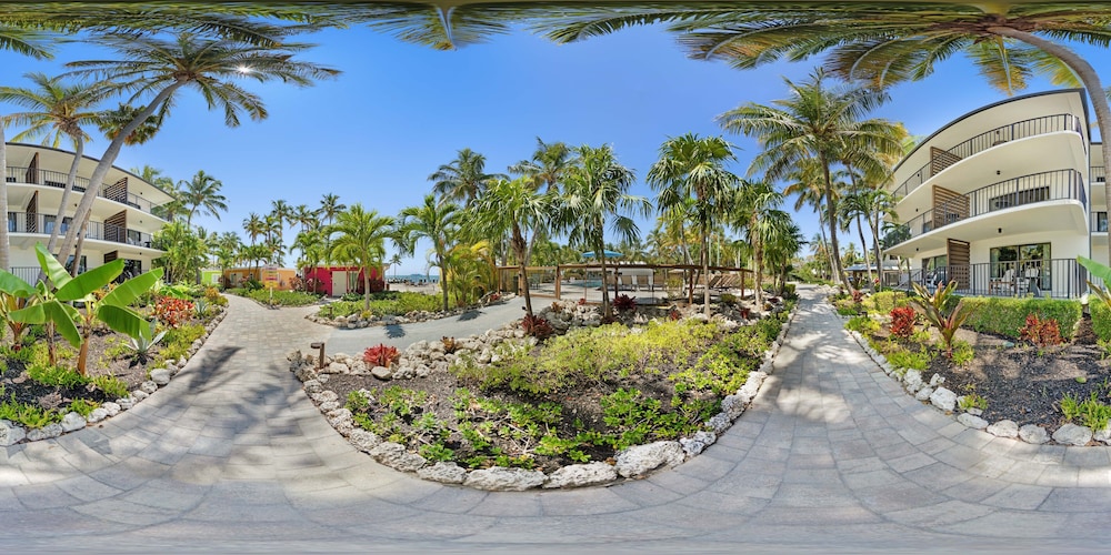La Siesta Resort & Villas — Swimming pool in Islamorada, Florida