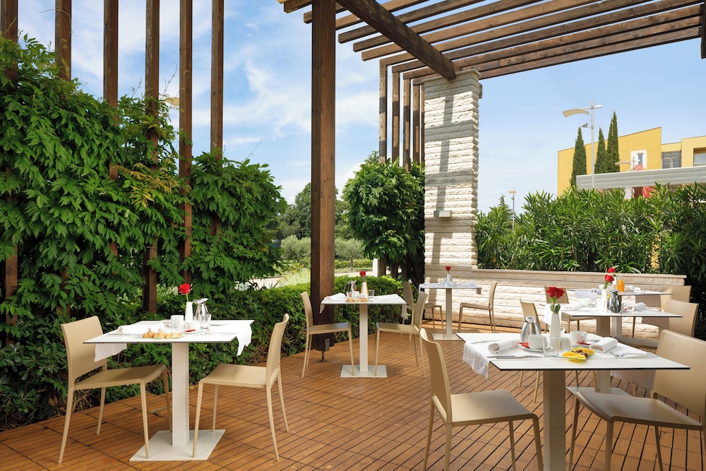 Residence Garden Istra Plava Laguna — Restaurant & bars in Umag, Istria