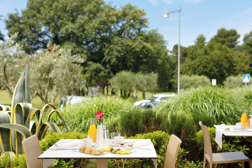 Residence Garden Istra Plava Laguna — Restaurant & bars in Umag, Istria