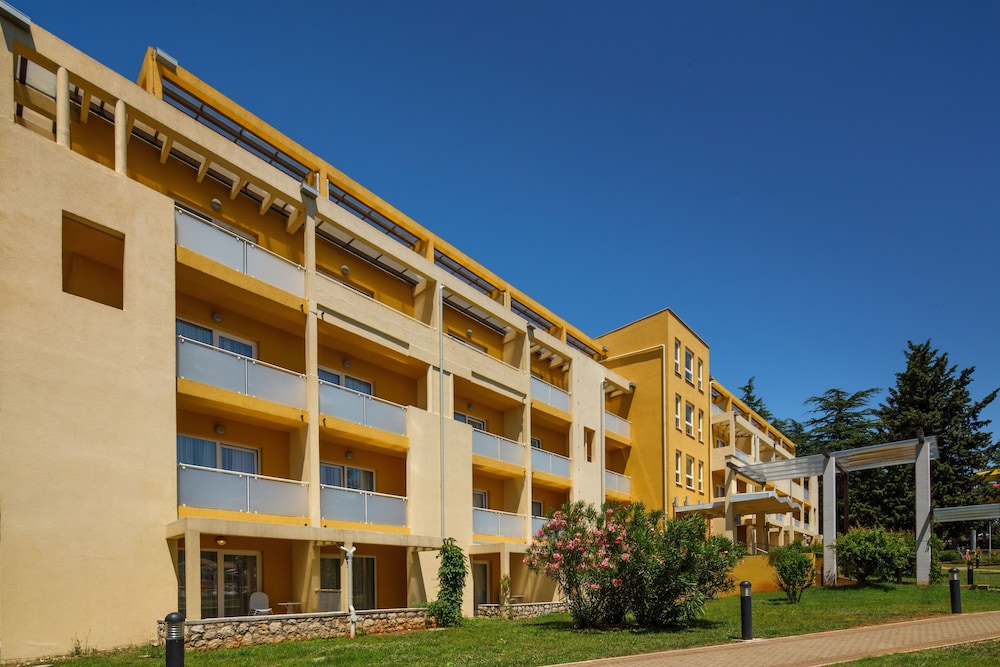 Residence Garden Istra Plava Laguna — Hotel building in Umag, Istria