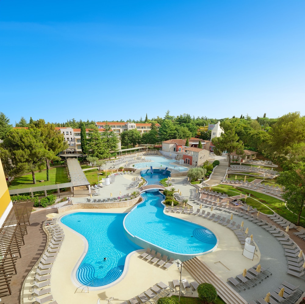 Residence Garden Istra Plava Laguna — Swimming pool in Umag, Istria