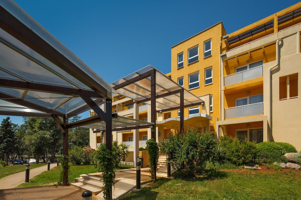 Residence Garden Istra Plava Laguna — Hotel building in Umag, Istria