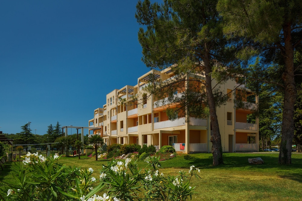 Residence Garden Istra Plava Laguna — Hotel building in Umag, Istria