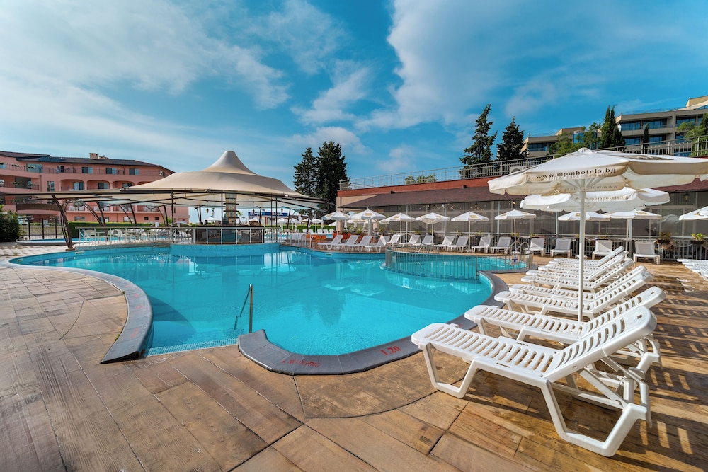 MPM Hotel Astoria — Swimming pool in Sunny Beach, Burgas Region