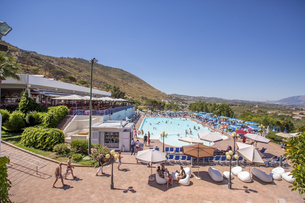 Costa Verde — Swimming pool in Cefalù, Sicily
