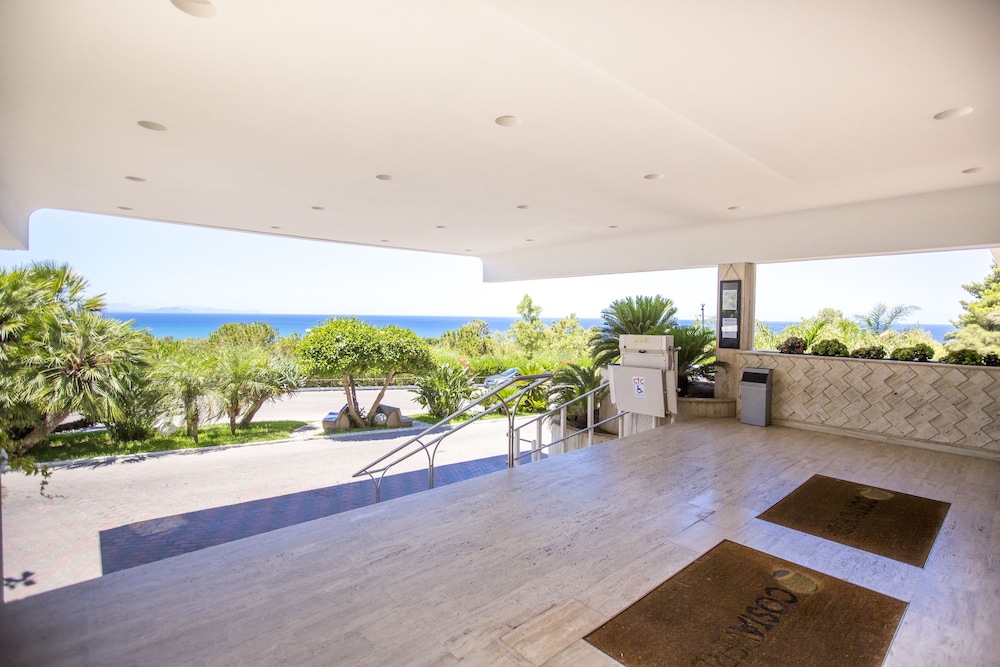 Costa Verde — Hotel building in Cefalù, Sicily