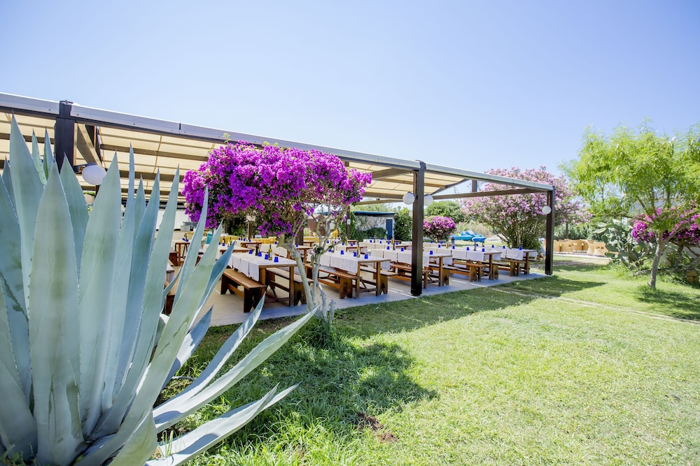 Costa Verde — Restaurant & bars in Cefalù, Sicily