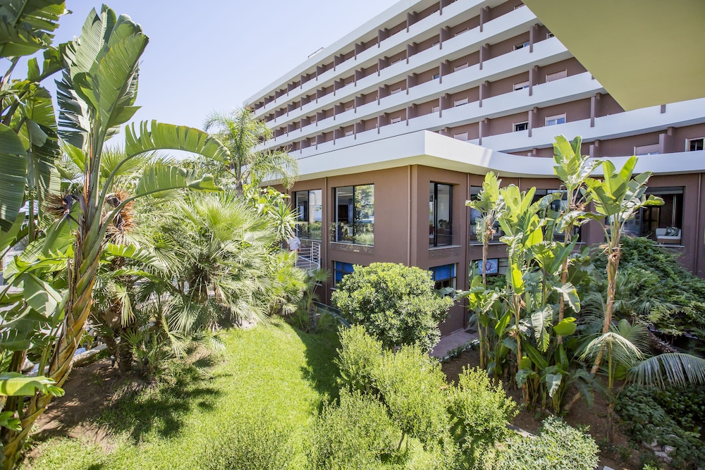 Costa Verde — Hotel building in Cefalù, Sicily