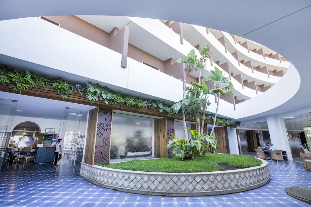 Costa Verde — Hotel building in Cefalù, Sicily