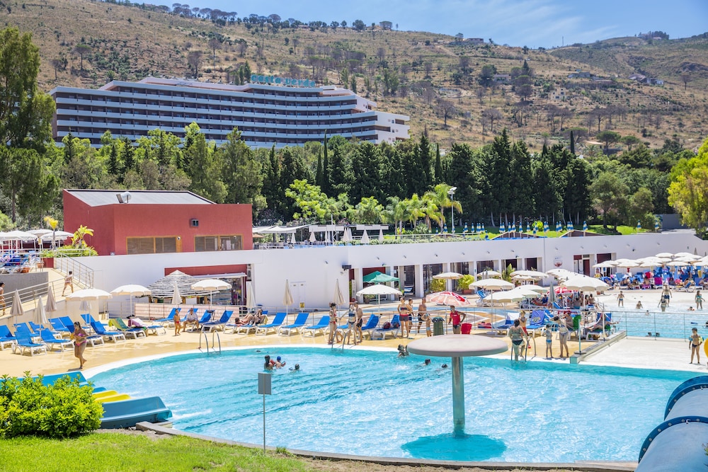 Costa Verde — Swimming pool in Cefalù, Sicily