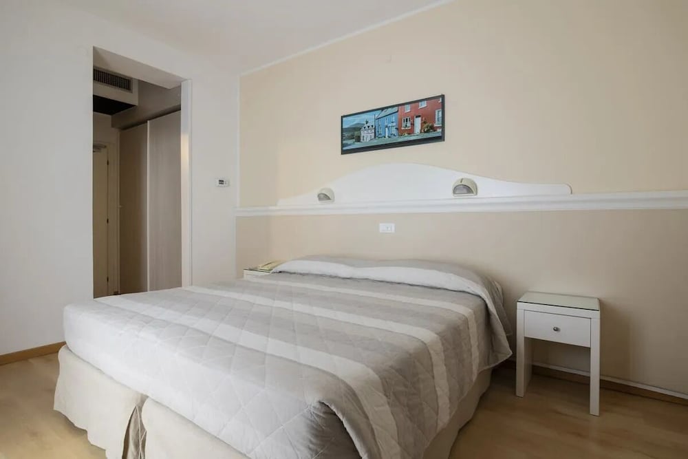 Hotel Miami — Hotel rooms in Jesolo, Veneto