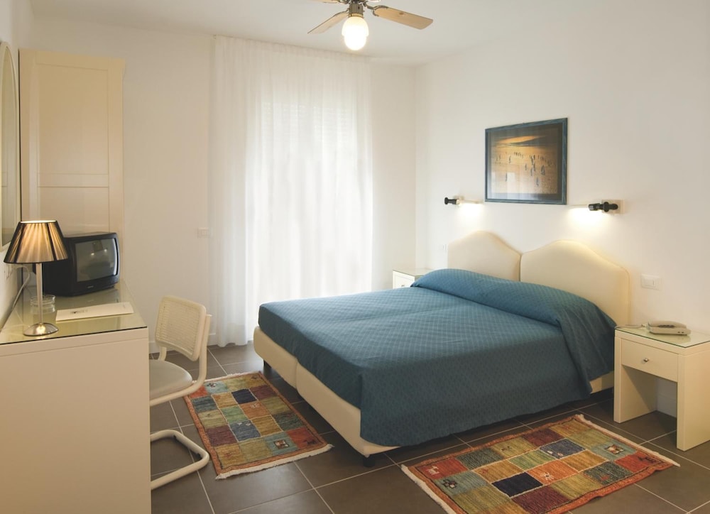 Hotel Miami — Hotel rooms in Jesolo, Veneto