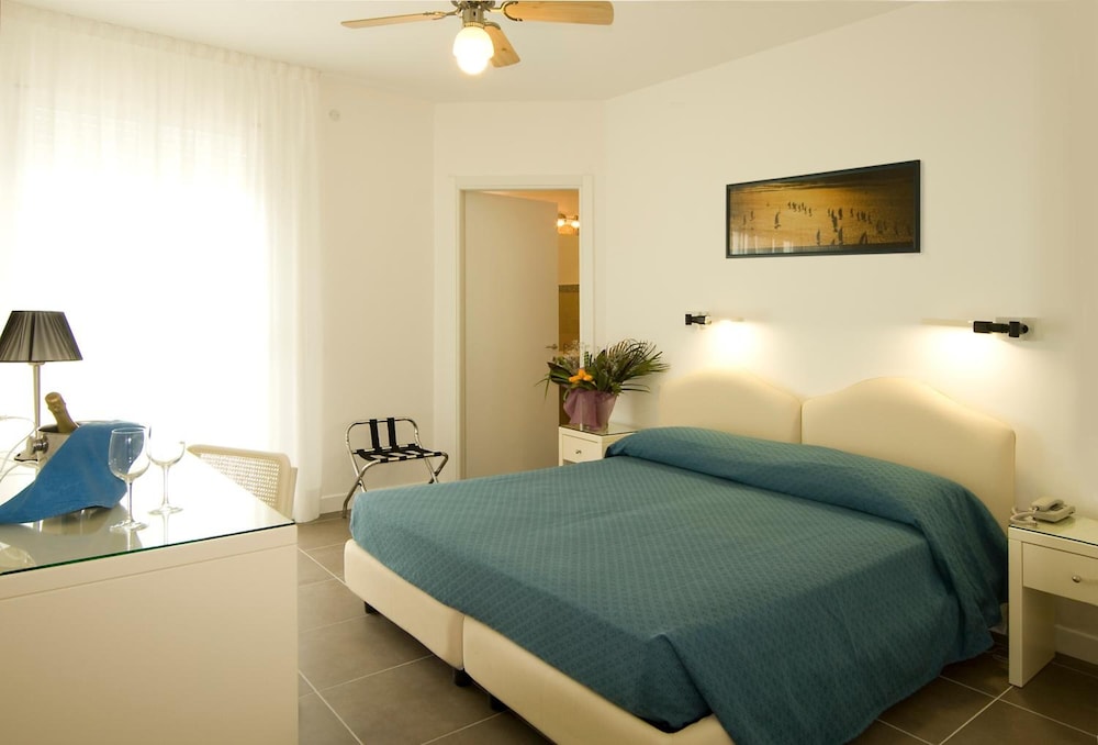 Hotel Miami — Hotel rooms in Jesolo, Veneto