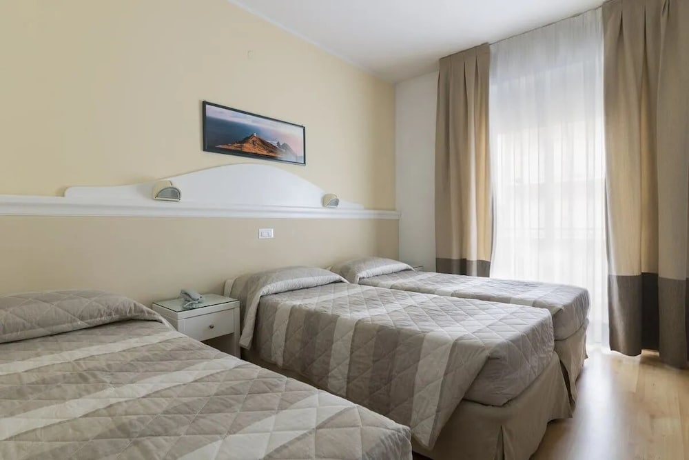Hotel Miami — Hotel rooms in Jesolo, Veneto