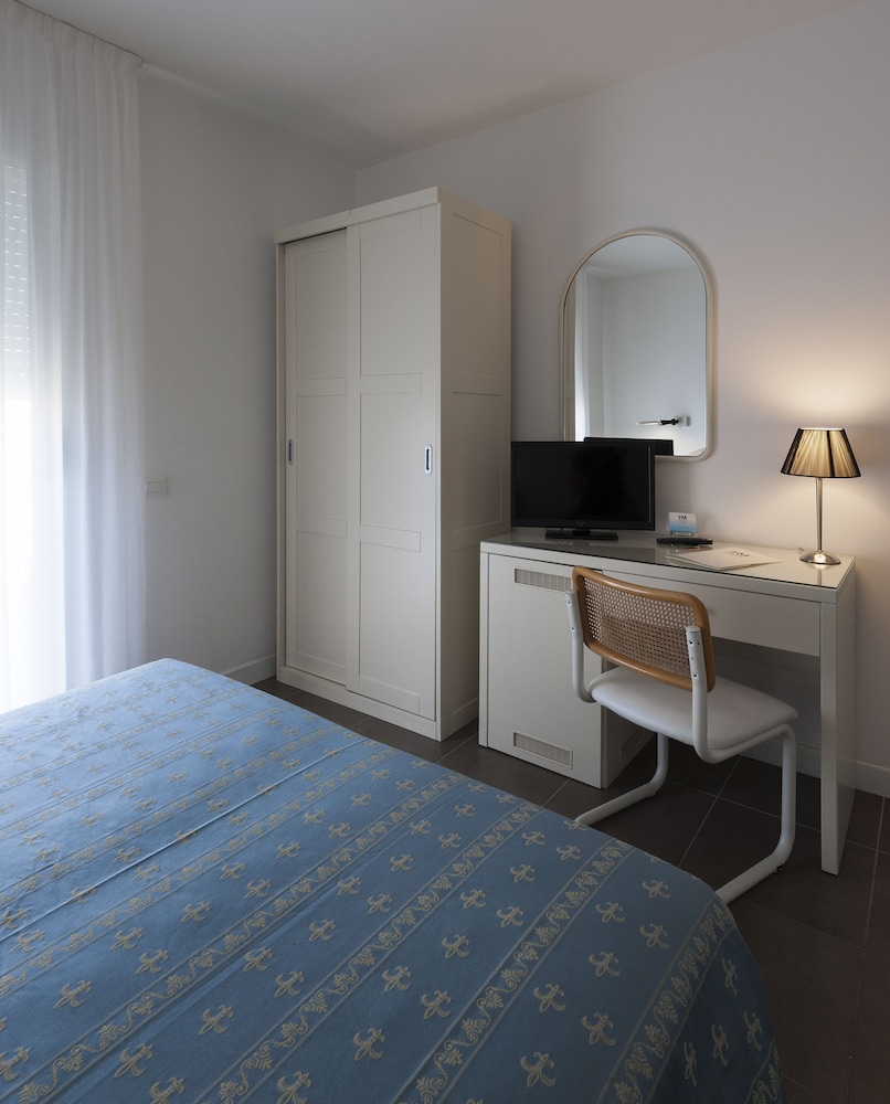 Hotel Miami — Hotel rooms in Jesolo, Veneto