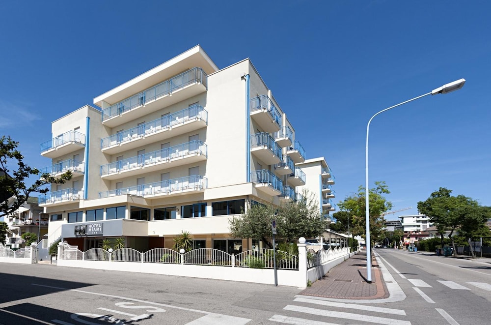 Hotel Miami — Hotel building in Jesolo, Veneto