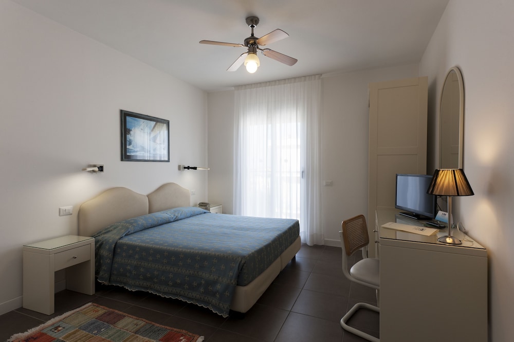 Hotel Miami — Hotel rooms in Jesolo, Veneto