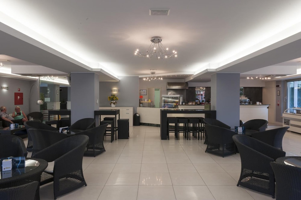 Hotel Miami — Restaurant & bars in Jesolo, Veneto