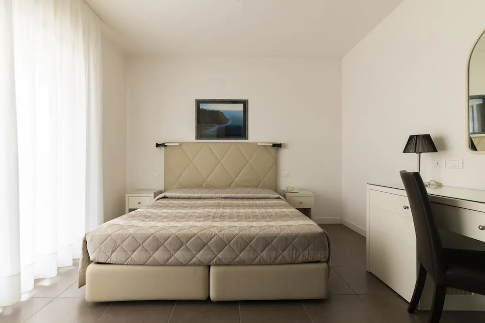 Hotel Miami — Hotel rooms in Jesolo, Veneto