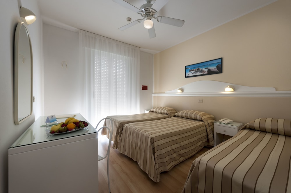 Hotel Miami — Hotel rooms in Jesolo, Veneto