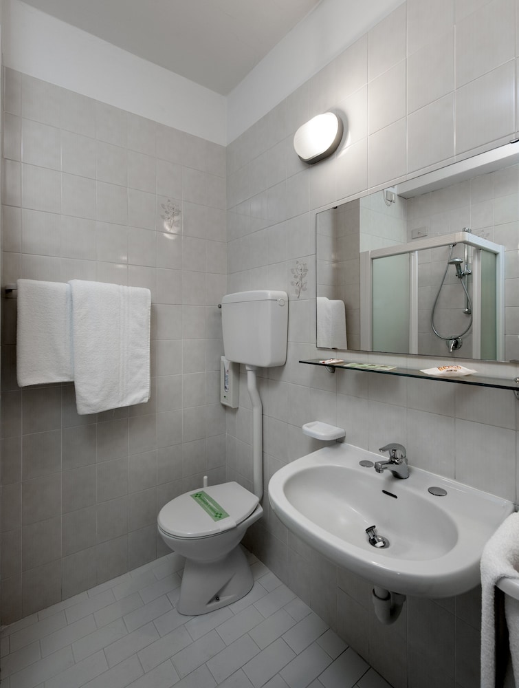 Hotel Miami — Hotel rooms in Jesolo, Veneto