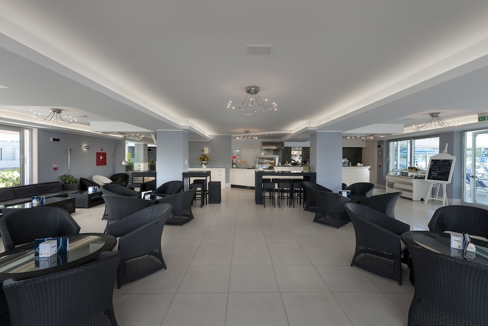 Hotel Miami — Restaurant & bars in Jesolo, Veneto