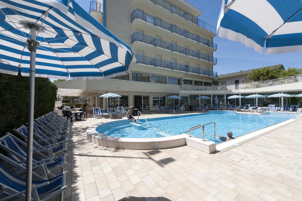 Hotel Miami — Swimming pool in Jesolo, Veneto